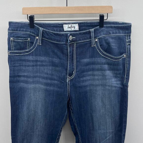 Daytrip Mila Curvy Fit Mid Rise Cropped Denim Jean Style DBK835‎ - Picture 3 of 6